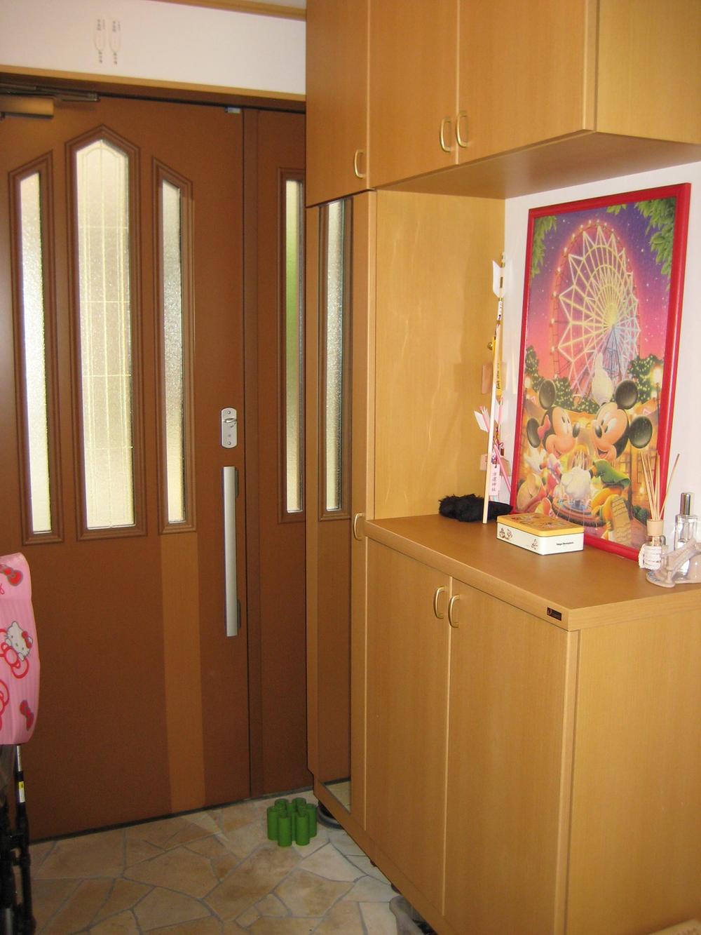 Entrance. Local (September 2013) shooting store plenty of shoe box.