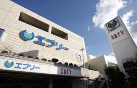 Shopping centre. 643m from the shopping center Evry (shopping center)