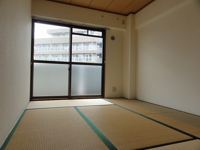 Living and room. Sunny room ^^