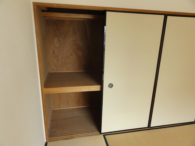 Receipt. ^^ That is closet can hold a lot