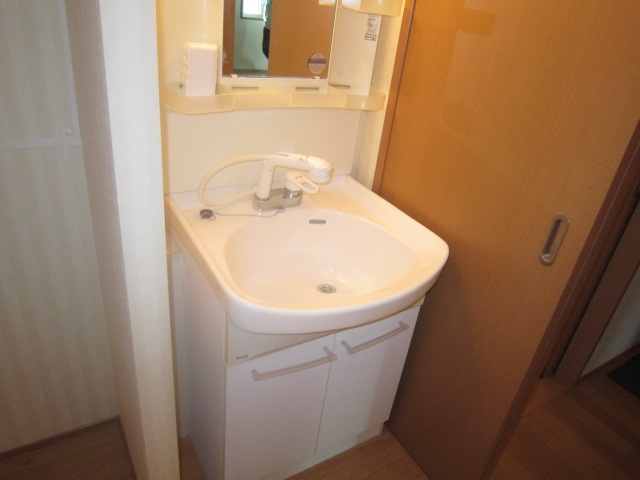 Washroom. Independent wash basin