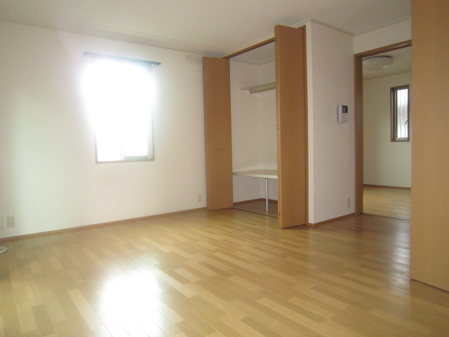 Living and room. Spacious living room