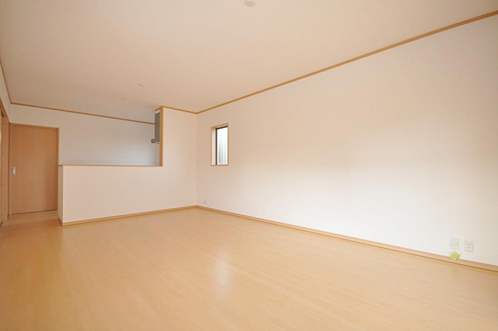 Same specifications photos (living). Spacious living room