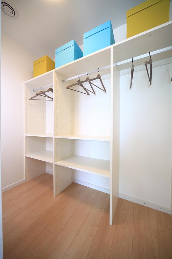 Receipt.  ☆ No. 5 land model house ☆  ☆ Walk-in closet ☆ Standard equipped with a system housed in three locations. More easily accommodated, You can clean and tidying up. Indoor (09 May 2013) Shooting