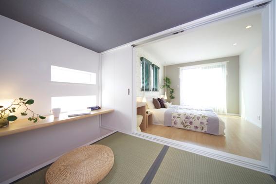 Non-living room.  ☆ No. 5 land model house ☆  ☆ Step-in loft ☆ Small room that somehow settle down. Time of reading and hobbies, It is your own time make likely space such as organizing work brought back room (09 May 2013) Shooting