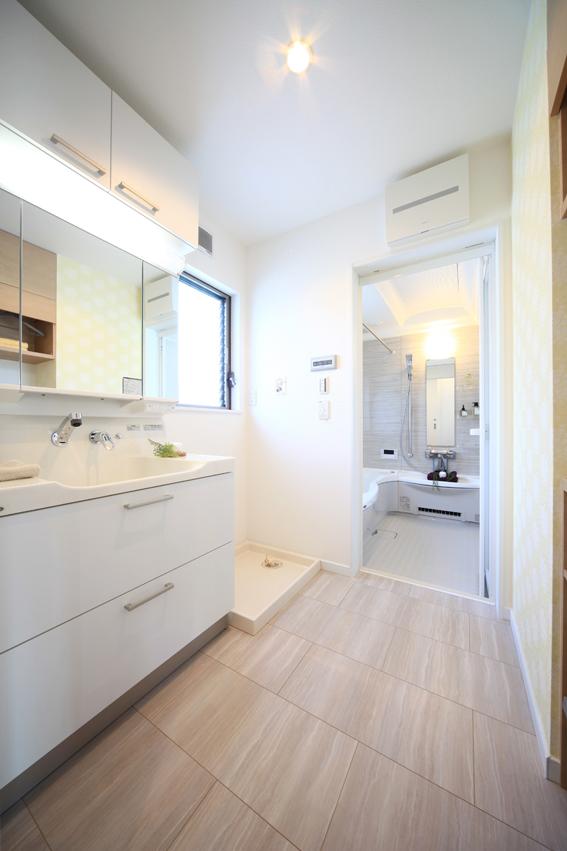 Wash basin, toilet.  ☆ No. 5 land model house ☆  ☆ Wash basin ・ Dressing room ☆ Clean easily with bowl-integrated washbasin. Mixed water plugs can also be used as a hand shower drawer interior (09 May 2013) Shooting