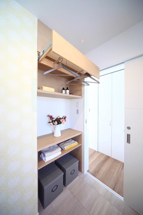 Receipt.  ☆ No. 5 land model house ☆  ☆ Dressing room Linen cabinet ☆ Towels and detergent storage Ya, It also can be refreshing organize such as laundry. Indoor (09 May 2013) Shooting