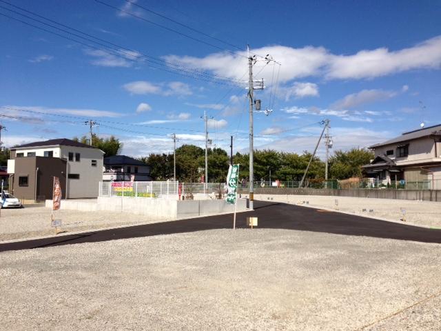 Local photos, including front road. Local (10 May 2013) Shooting