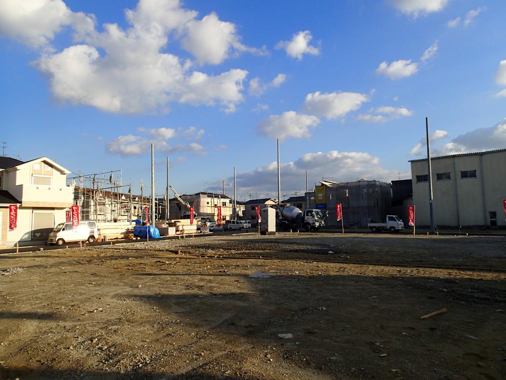 Local photos, including front road. Local (12 May 2013) Shooting