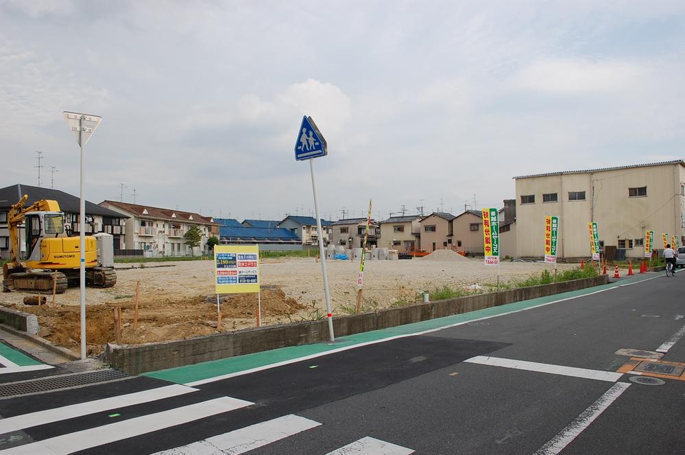 Local photos, including front road. Local Photos