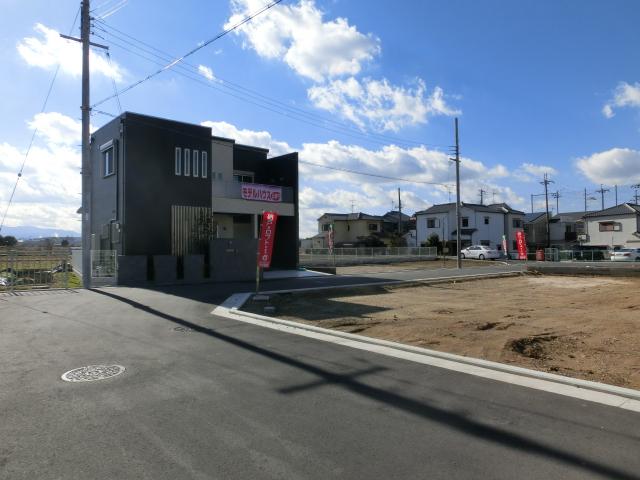 Local photos, including front road. Local (January 2014) Shooting