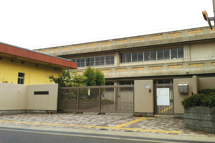 Primary school. Hachiue until elementary school 970m walk 13 minutes