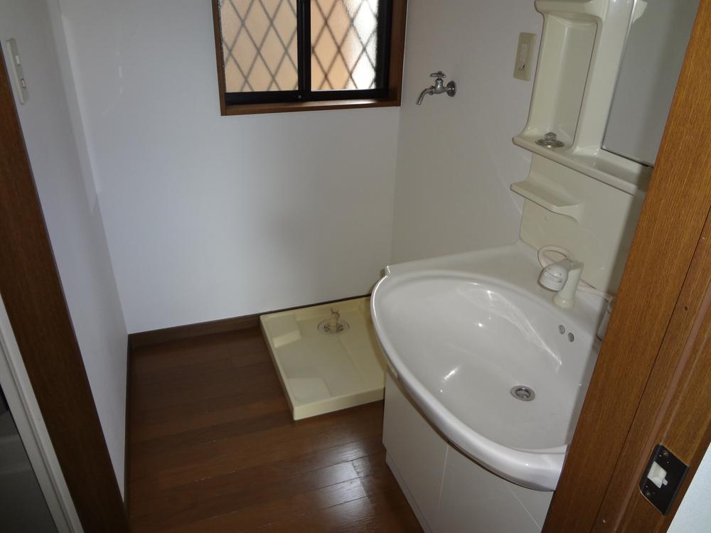 Wash basin, toilet. Indoor (June 2013) Shooting