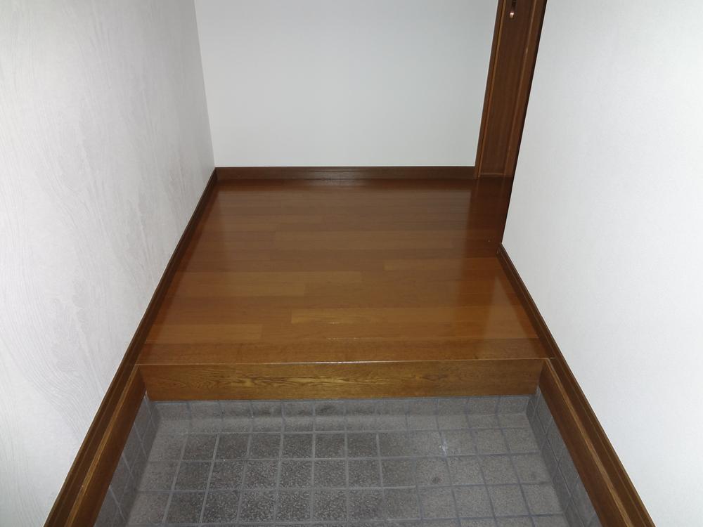 Entrance. Local (June 2013) Shooting