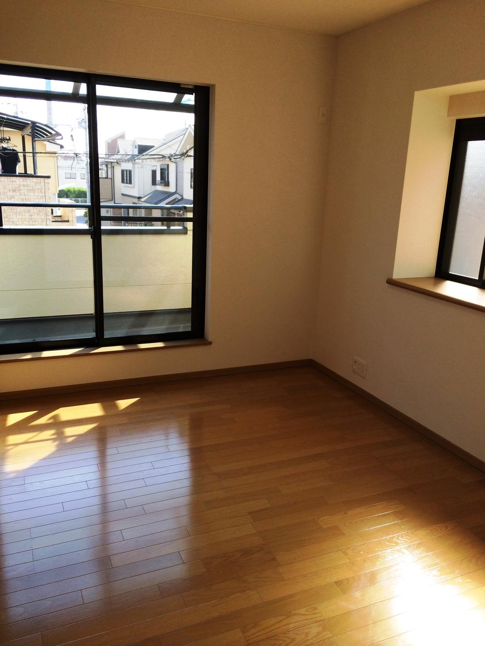 Non-living room. It is daylight preeminent rooms.