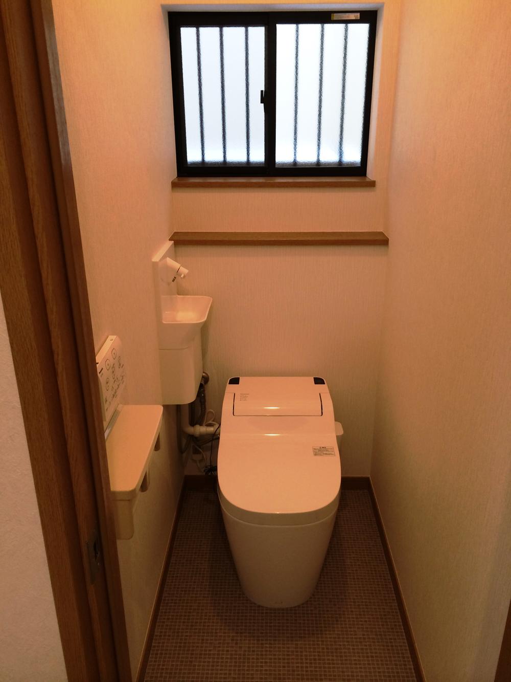 Toilet. It is a restroom with cleanliness.