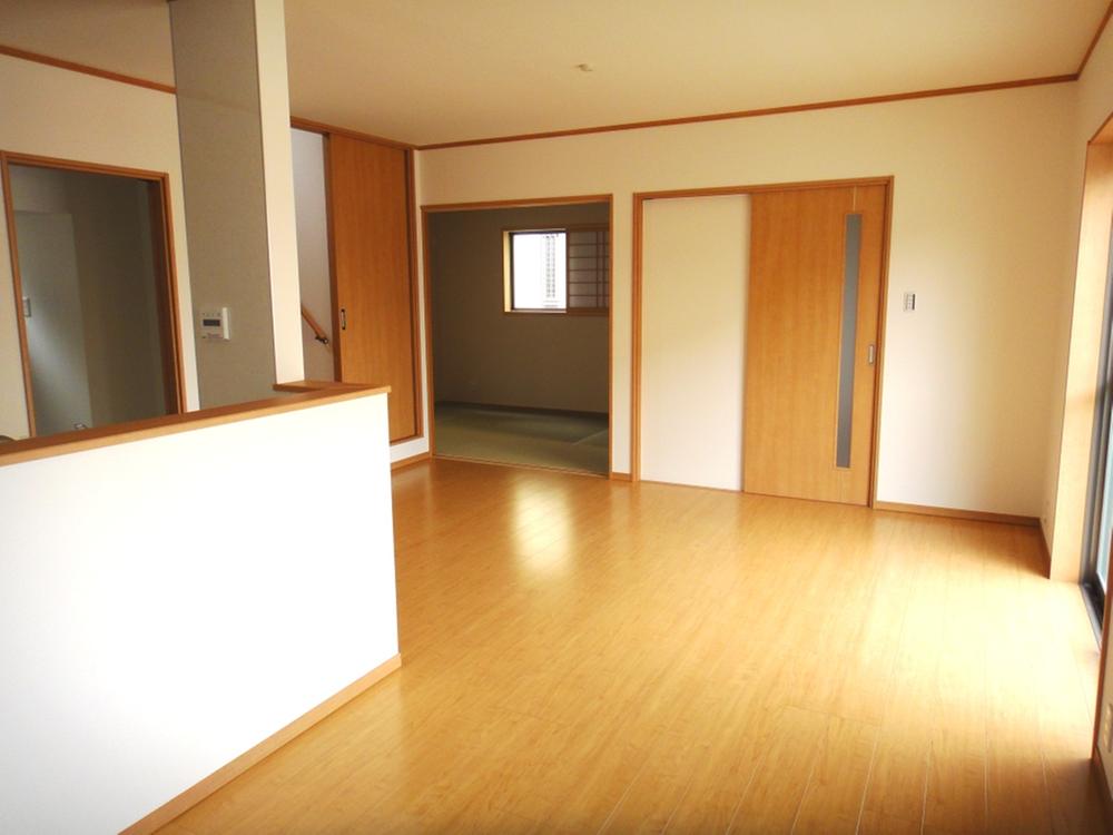 Same specifications photos (living). ( Building) same specification