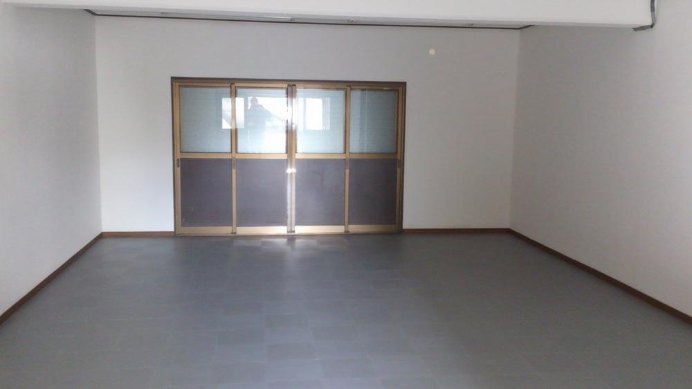 Non-living room. Indoor (12 May 2013) Shooting