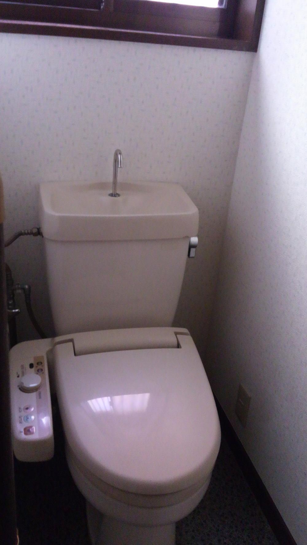 Toilet. Indoor (12 May 2013) Shooting