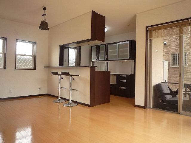 Living. Local (07 May 2013) Shooting