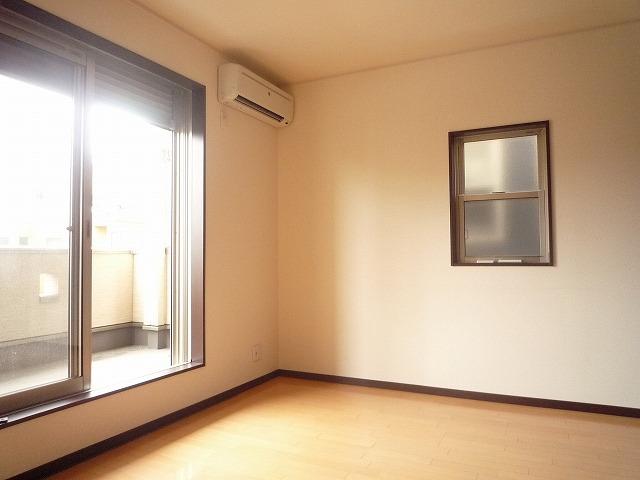 Non-living room. Indoor (07 May 2013) Shooting