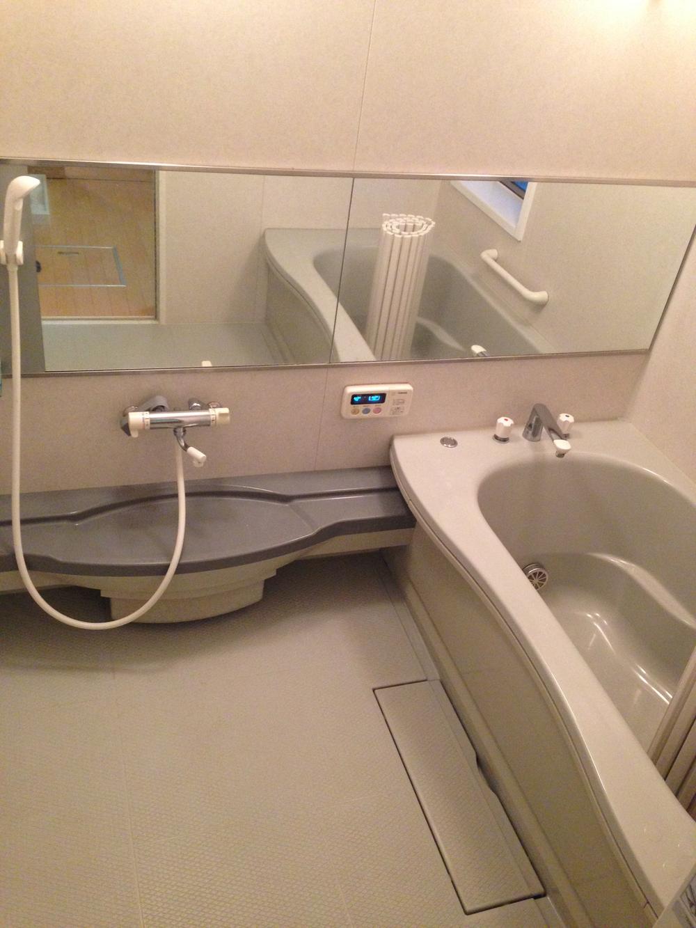 Bathroom. Indoor (12 May 2013) Shooting