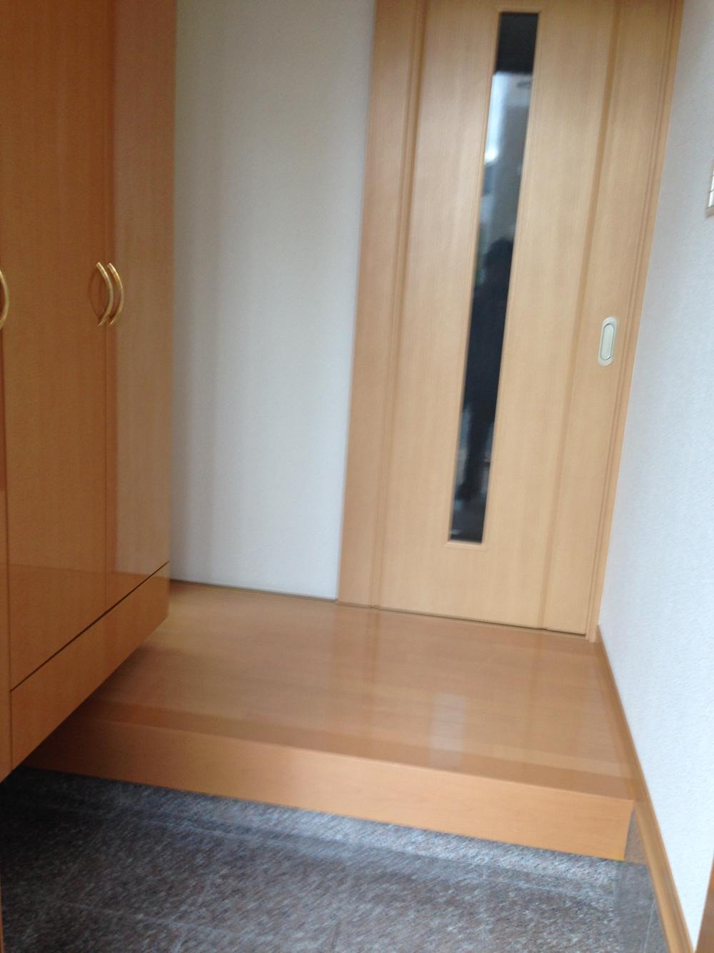 Entrance. Local (12 May 2013) Shooting