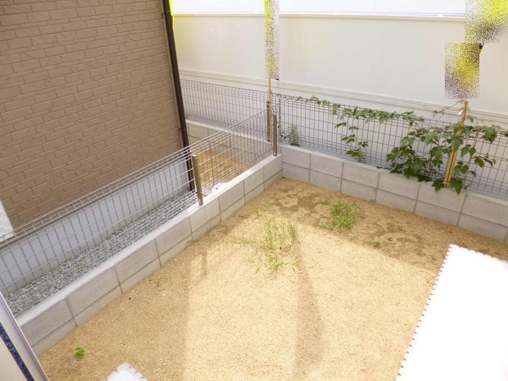 Garden. Same specifications Photos. You can also enjoy, such as gardening in the spacious garden