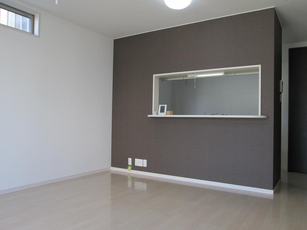 Living. Popular face-to-face kitchen. 