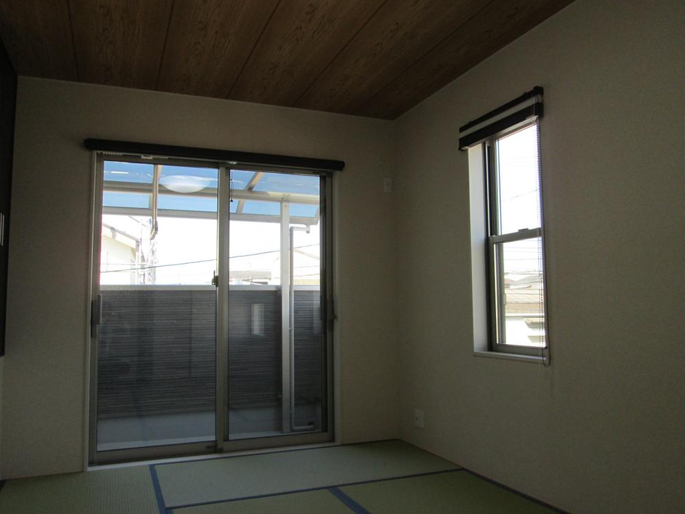 Non-living room. Second floor of the room with a balcony. 