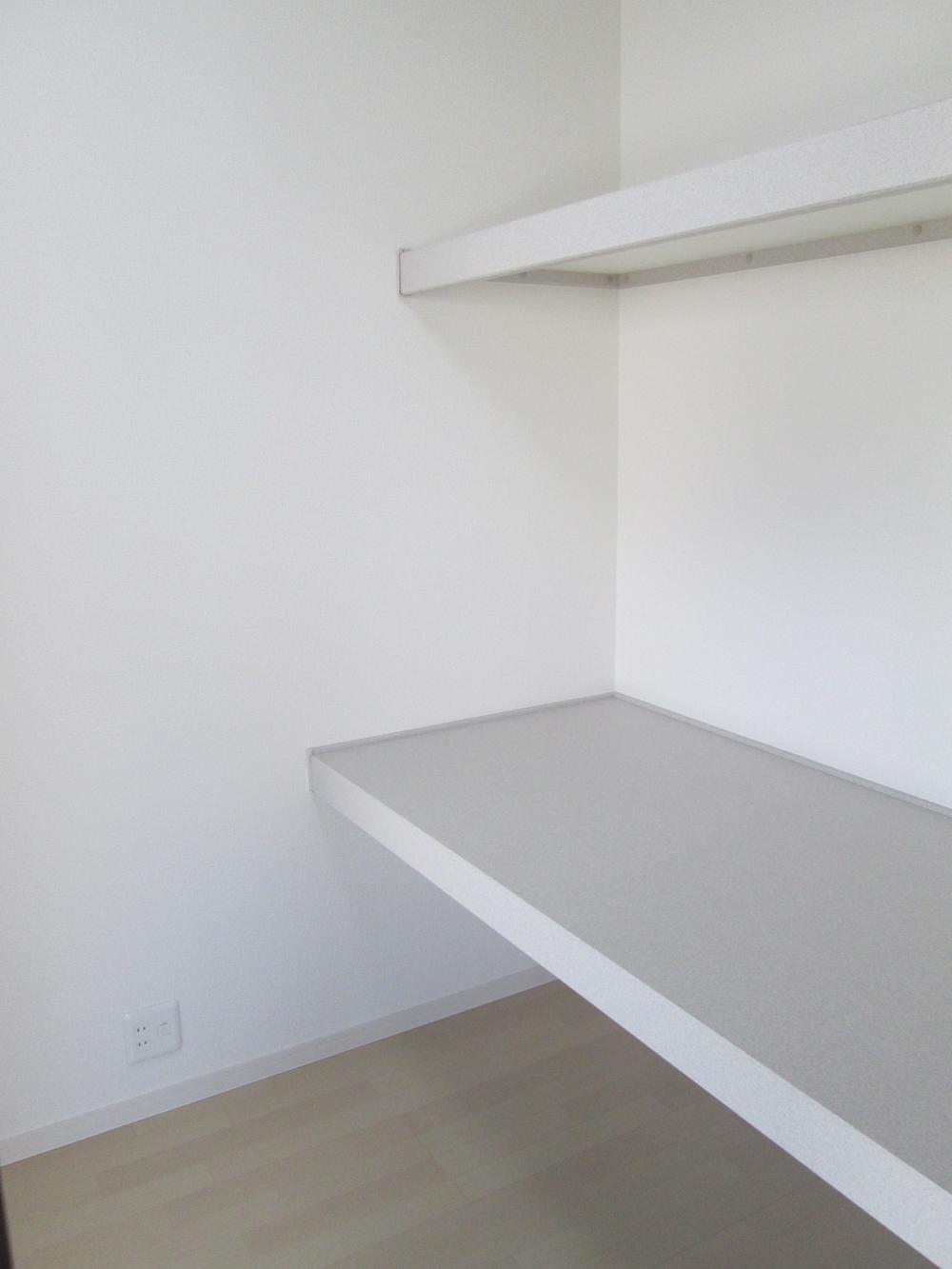 Receipt. Walk-in closet There is also excellent storage capacity. 