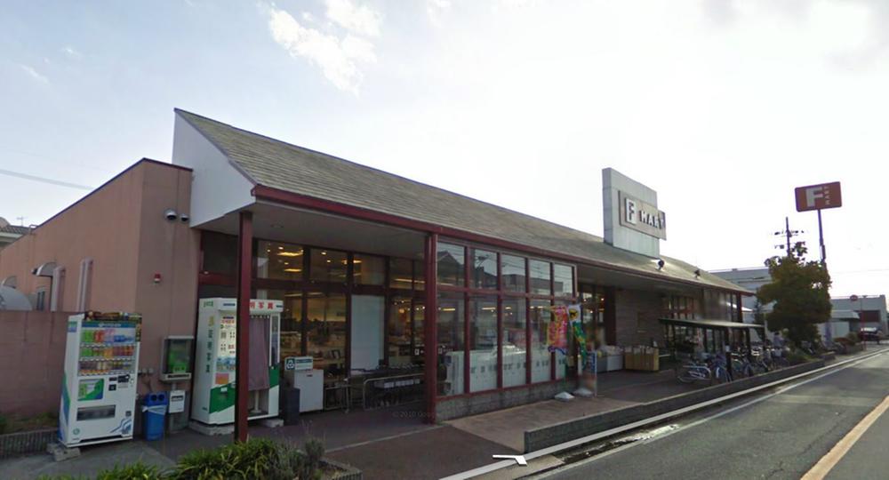 Supermarket. F MART Bodhi-cho, 800m to the store
