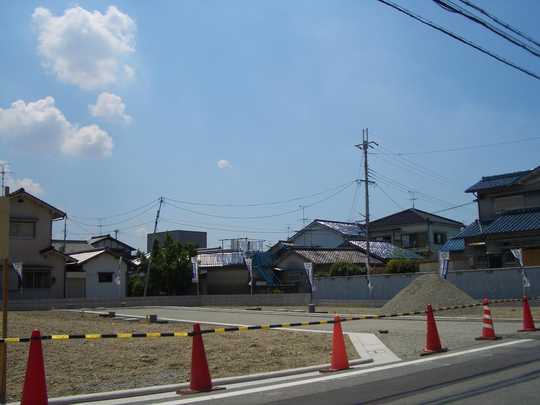Local land photo.  [Local land photo] Local where the light of the sun-drenched. Spacious front road is releasing preeminent. Front road car amount is also less, Play freely children