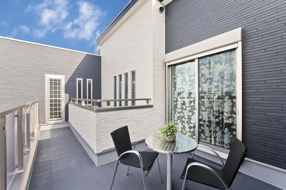 Living. Luxury that there is a space to look up at the sky. Every day to spend while feeling the four seasons