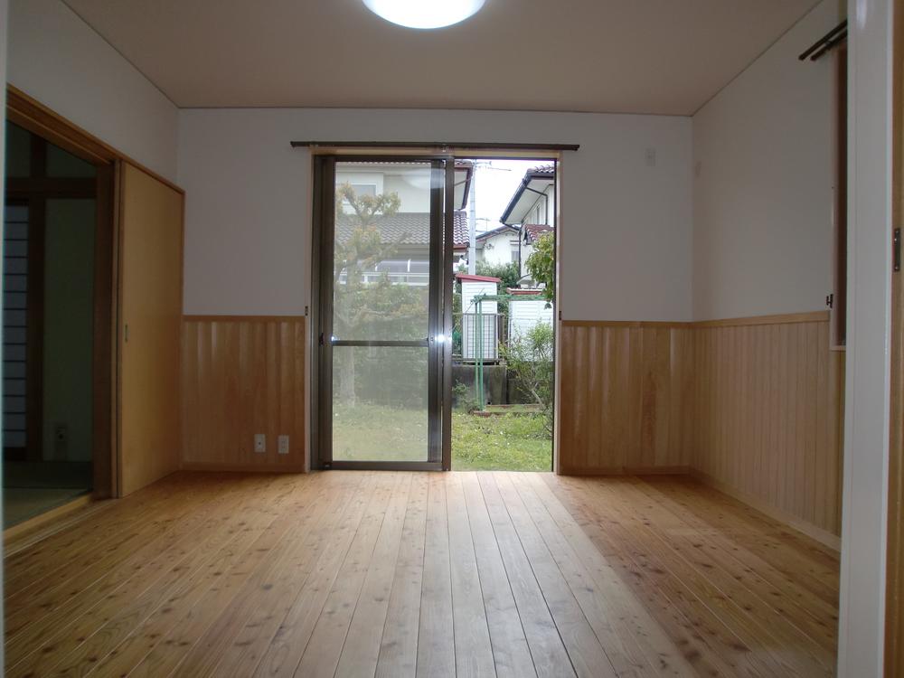 Living. In all rooms renovation already, You can immediately preview.