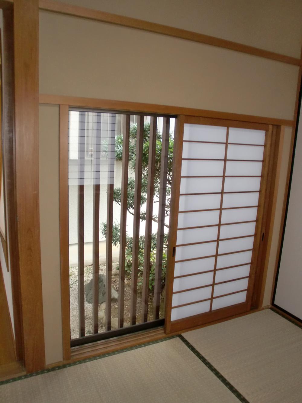 Other introspection. There is a flavor in a Japanese-style room, such as it is also in the tea house.