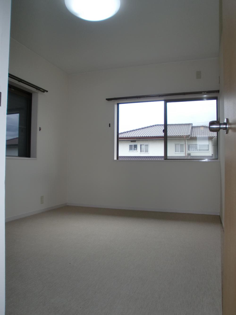 Non-living room. How in the nursery.