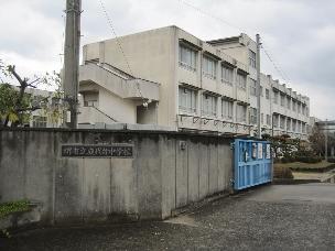 Junior high school. Sakaishiritsu Niwashirodai until junior high school 1124m