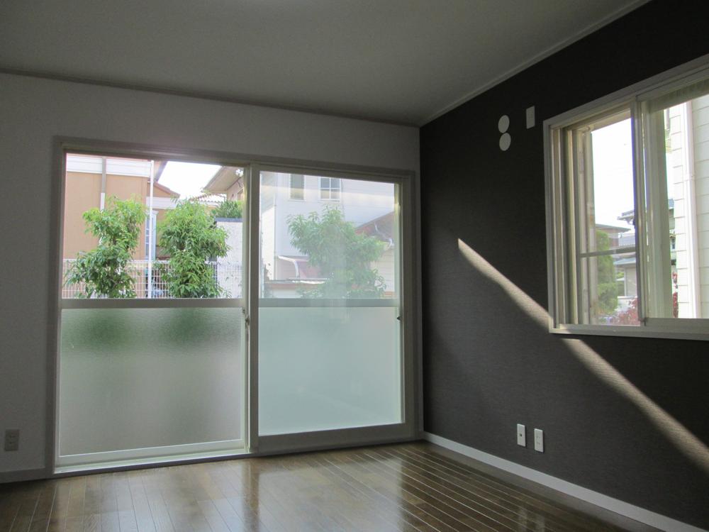 Living. For the full renovation You can comfortably spend without feeling the age.