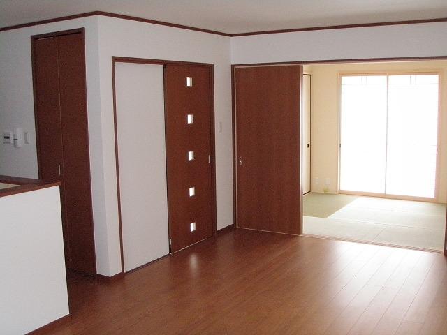 Same specifications photos (living). ( Building) same specification