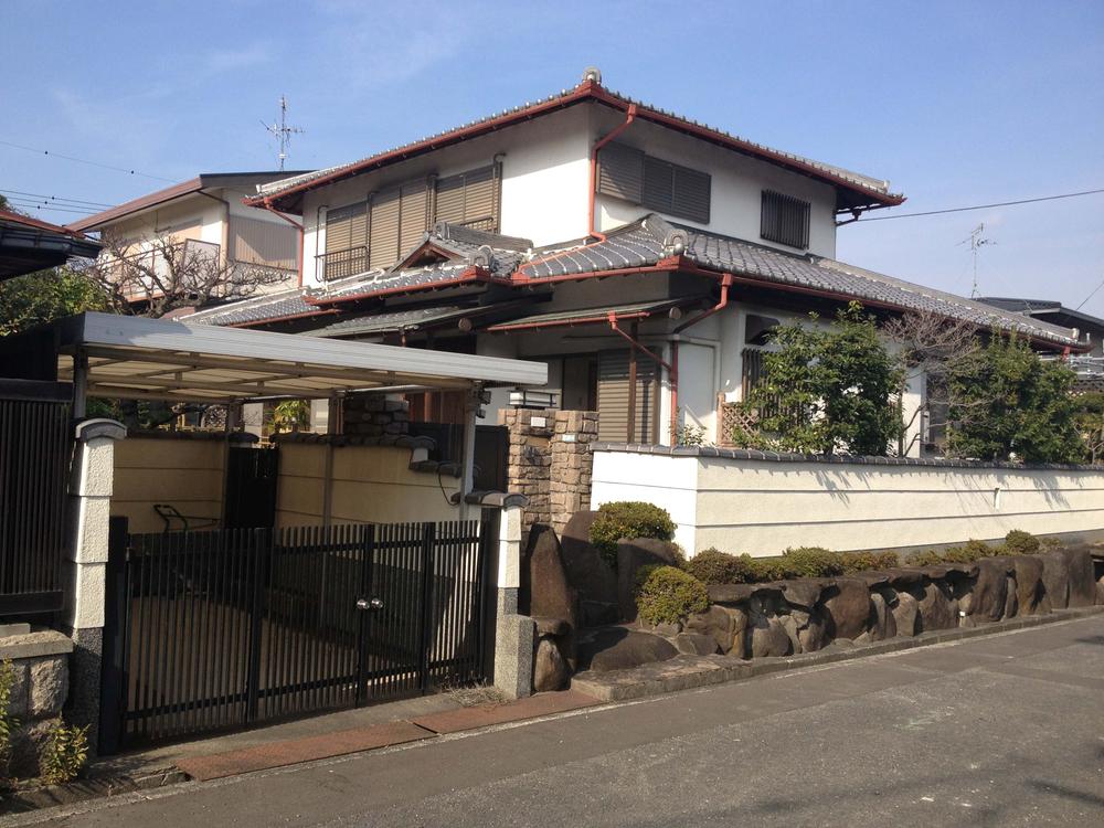 Local appearance photo. Local (12 May 2013) Shooting