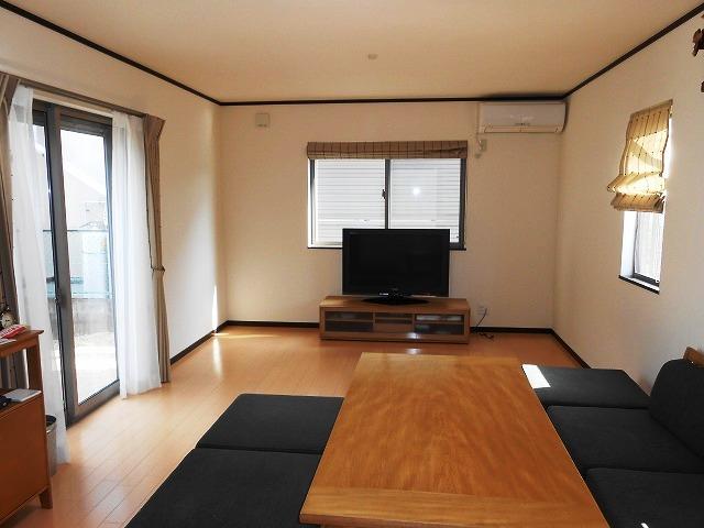 Living. Room (May 2013) Shooting There about 17 Pledge. 