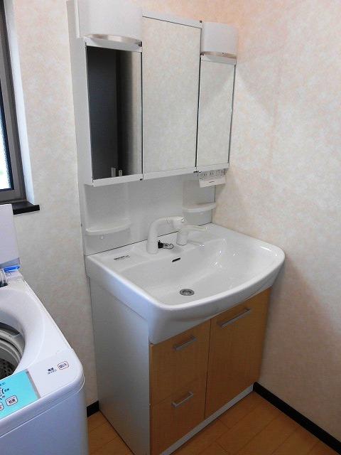 Wash basin, toilet. Room (May 2013) Shooting It is the washstand. It is polite to your. 