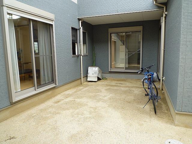 Garden. Local (May 2013) Shooting It is the courtyard.  