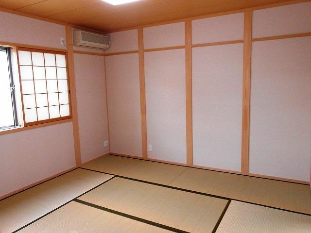Non-living room. Room (May 2013) Shooting The first floor Japanese-style room. There 8 pledge. 