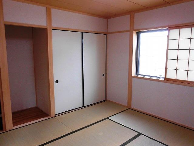 Non-living room. Room (May 2013) is shooting the first floor Japanese-style room. There 8 pledge. 