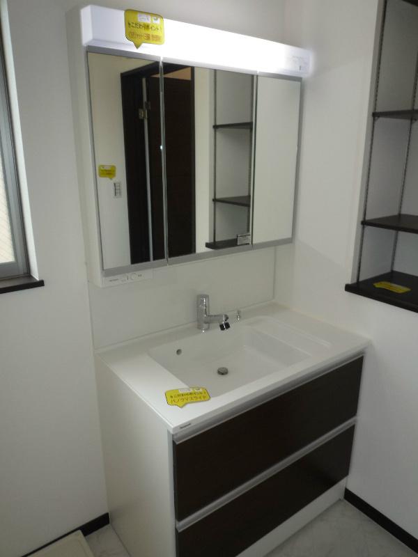 Wash basin, toilet. Wash