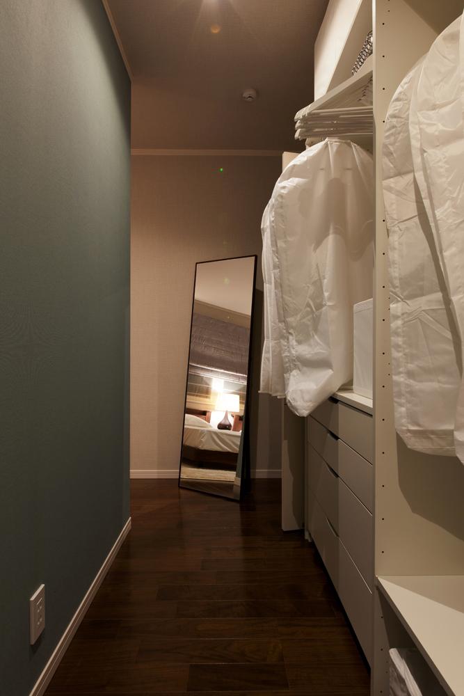 Receipt. No door large capacity open cloak. Bags not only clothing, etc., A wide range of items beautifully Maeru. While looking in the mirror, Costume alignment can be enjoyed on the spot.