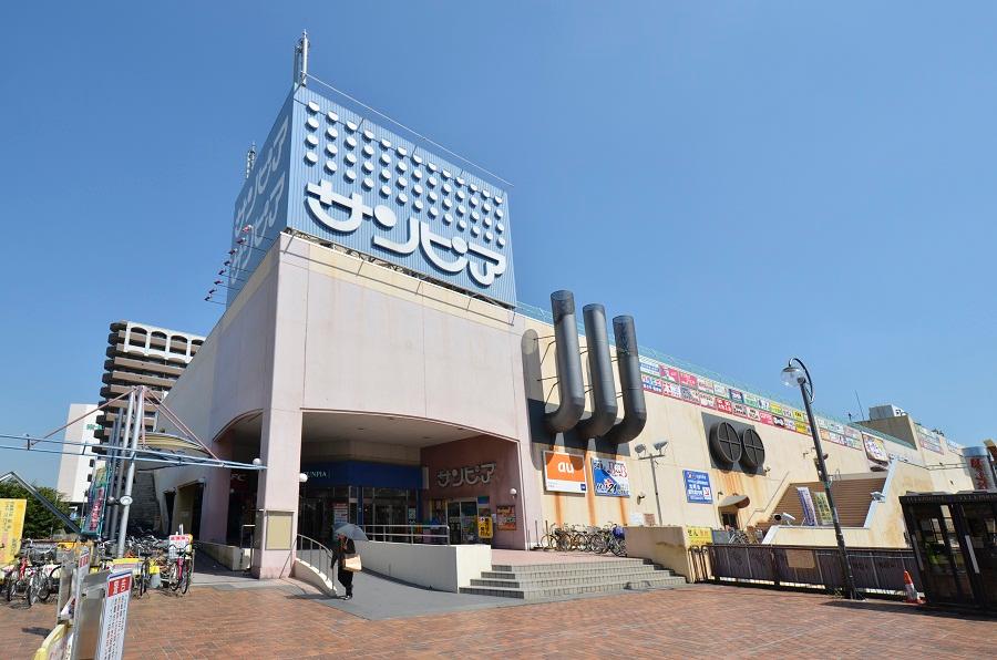 Shopping centre. Until Sunpia 2000m