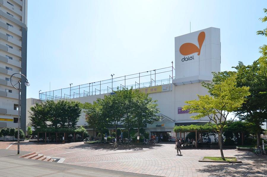 Supermarket. 2000m to Daiei Komyoike shop